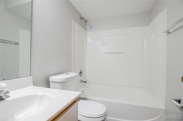 14375 Jamestown Bay Drive, Florissant, MO 63034