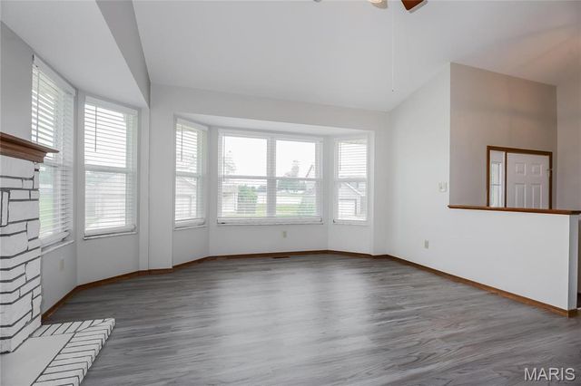 14375 Jamestown Bay Drive, Florissant, MO 63034
