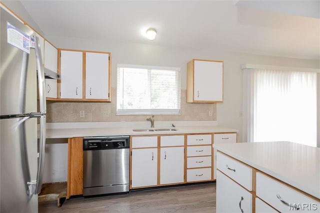 14375 Jamestown Bay Drive, Florissant, MO 63034