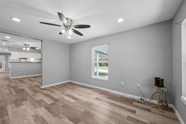 117 W Craven Avenue, Lacy Lakeview, TX 76705