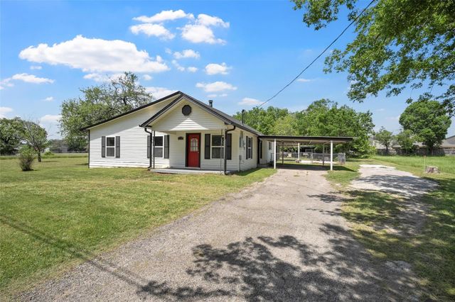 117 W Craven Avenue, Lacy Lakeview, TX 76705