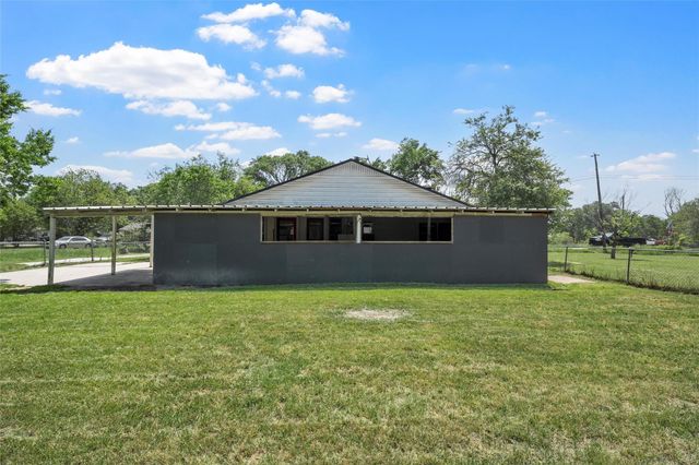 117 W Craven Avenue, Lacy Lakeview, TX 76705