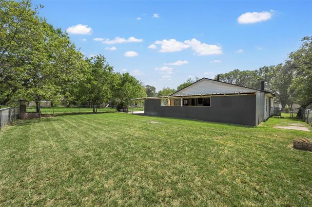 117 W Craven Avenue, Lacy Lakeview, TX 76705