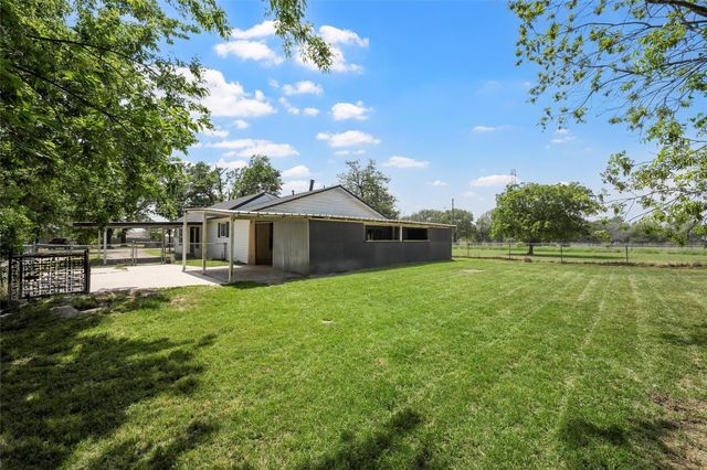 117 W Craven Avenue, Lacy Lakeview, TX 76705