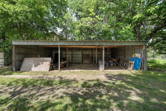 117 W Craven Avenue, Lacy Lakeview, TX 76705