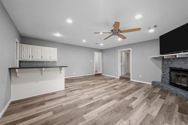 117 W Craven Avenue, Lacy Lakeview, TX 76705