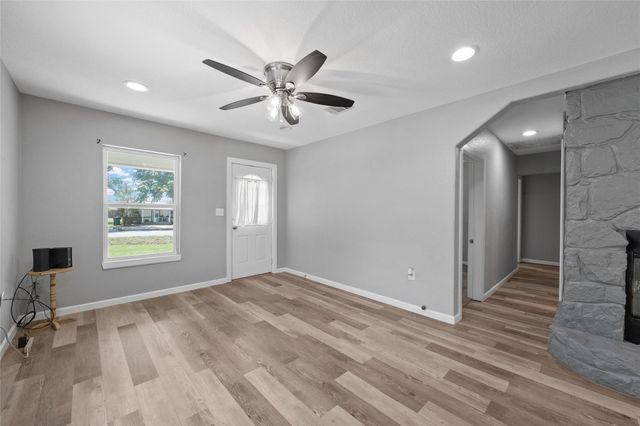 117 W Craven Avenue, Lacy Lakeview, TX 76705