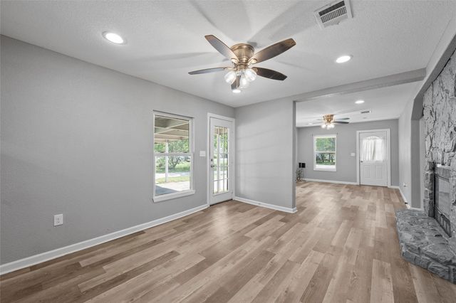 117 W Craven Avenue, Lacy Lakeview, TX 76705