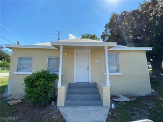 2996 Douglas AVE, Fort Myers, FL 33916