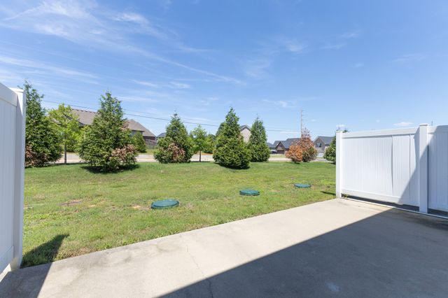 2067 Downstream Dr, Ashland City, TN 37015