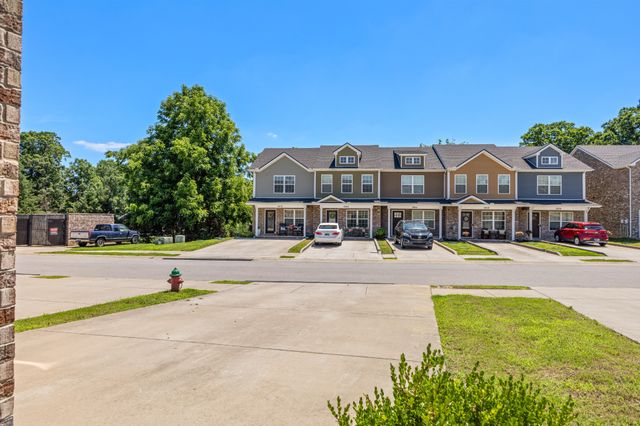 2067 Downstream Dr, Ashland City, TN 37015