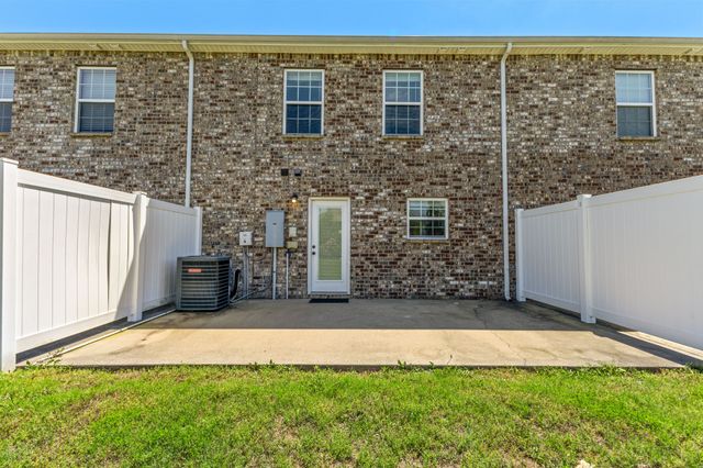 2067 Downstream Dr, Ashland City, TN 37015