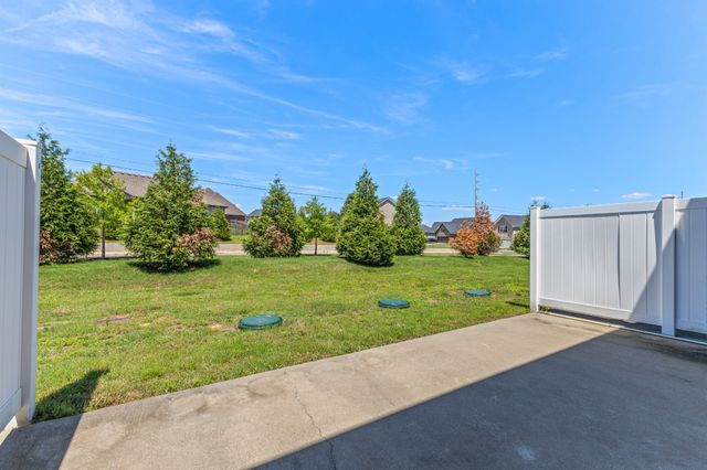 2067 Downstream Dr, Ashland City, TN 37015