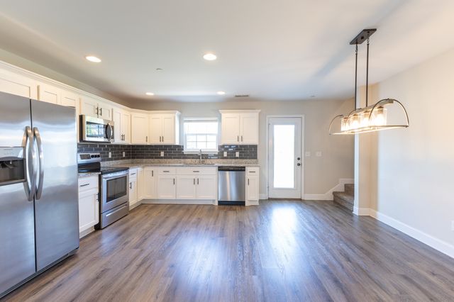 2067 Downstream Dr, Ashland City, TN 37015