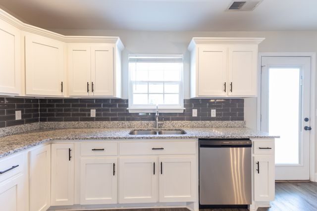 2067 Downstream Dr, Ashland City, TN 37015