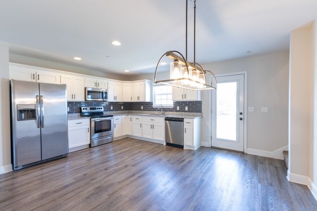 2067 Downstream Dr, Ashland City, TN 37015