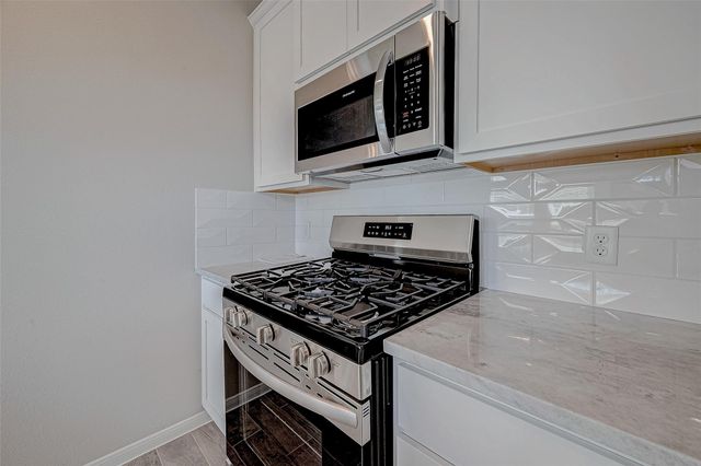 206 Colonnade Reflection Drive, Crosby, TX 77532