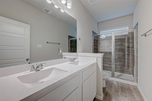 206 Colonnade Reflection Drive, Crosby, TX 77532
