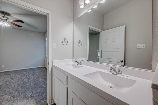 206 Colonnade Reflection Drive, Crosby, TX 77532