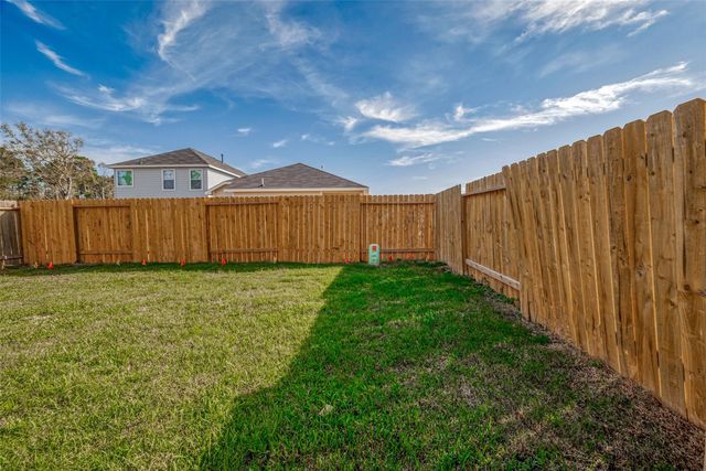 206 Colonnade Reflection Drive, Crosby, TX 77532