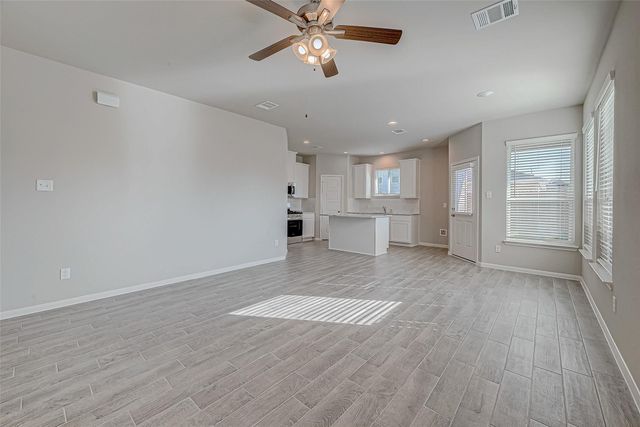 206 Colonnade Reflection Drive, Crosby, TX 77532