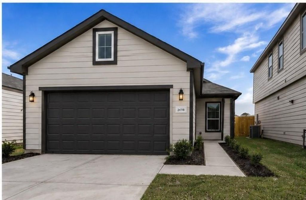 206 Colonnade Reflection Drive, Crosby, TX 77532