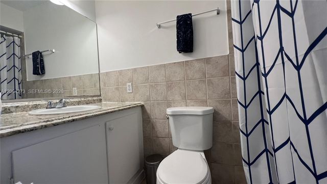 2061 NE 123rd St 2061, North Miami, FL 33181