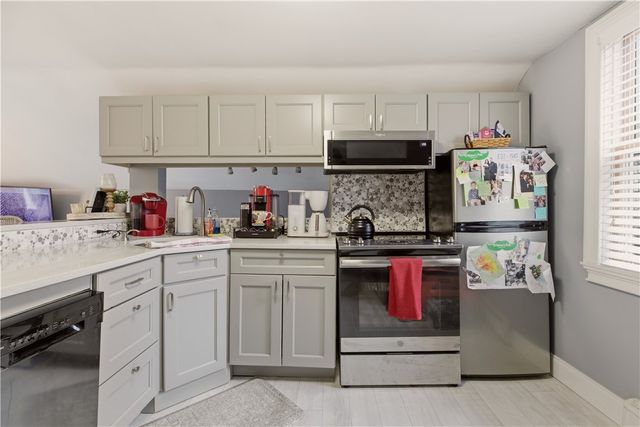 9 Bacheller Street, Newport, RI 02840