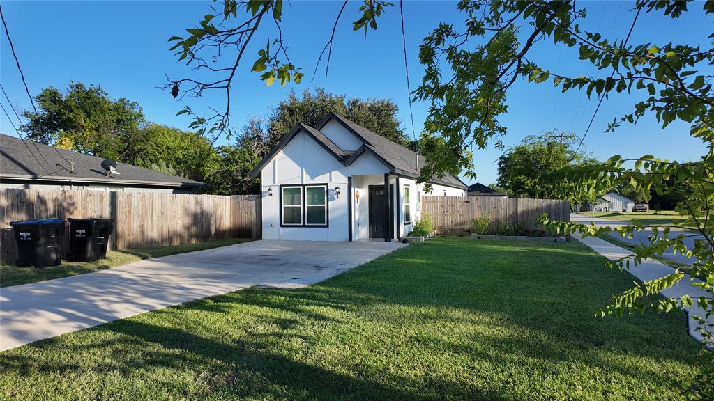 4709 Lee Street, Greenville, TX 75401