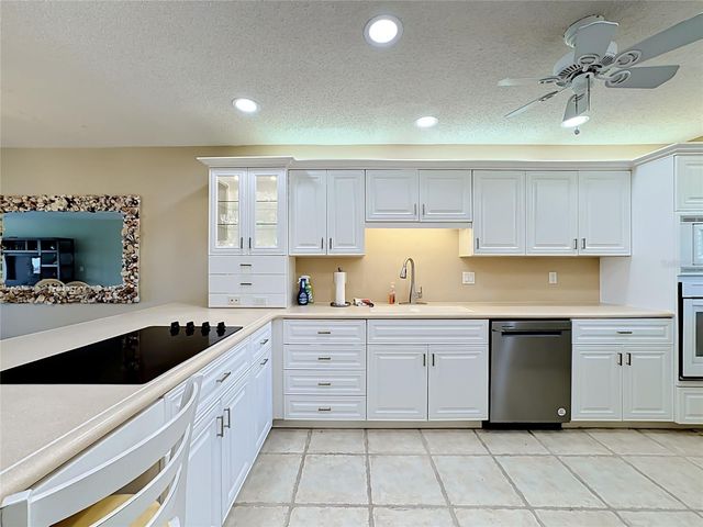 1515 PELICAN POINT DRIVE BA185, Sarasota, FL 34231