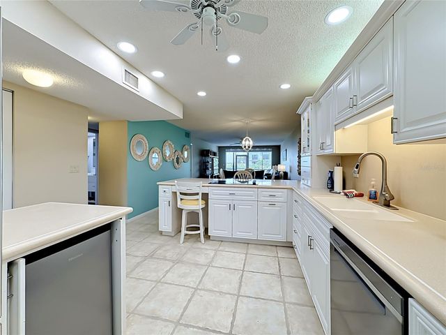 1515 PELICAN POINT DRIVE BA185, Sarasota, FL 34231