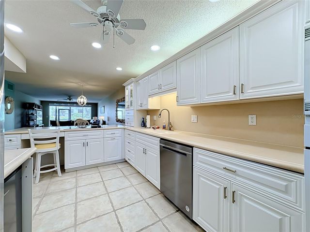1515 PELICAN POINT DRIVE BA185, Sarasota, FL 34231