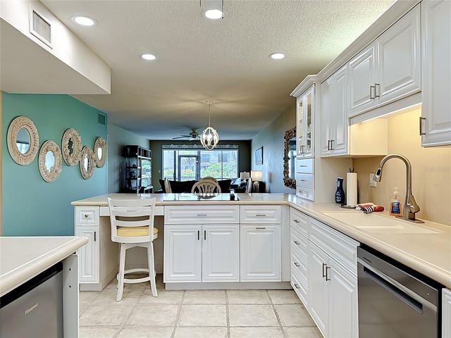 1515 PELICAN POINT DRIVE BA185, Sarasota, FL 34231