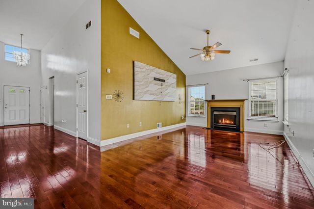 235 RIVEREDGE DR, New Castle, DE 19720