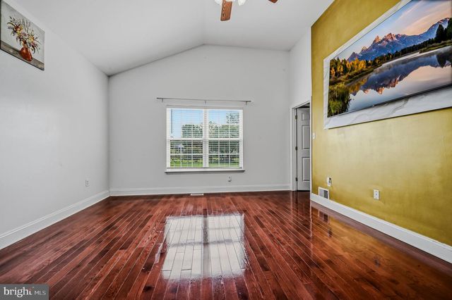 235 RIVEREDGE DR, New Castle, DE 19720
