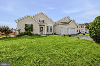 235 RIVEREDGE DR, New Castle, DE 19720