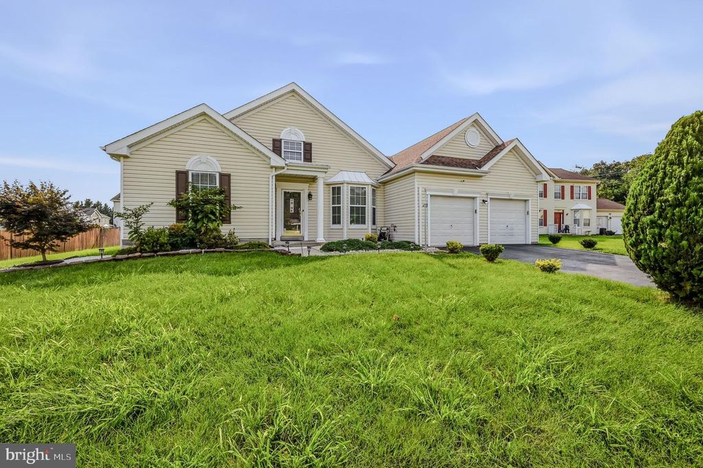 235 RIVEREDGE DR, New Castle, DE 19720