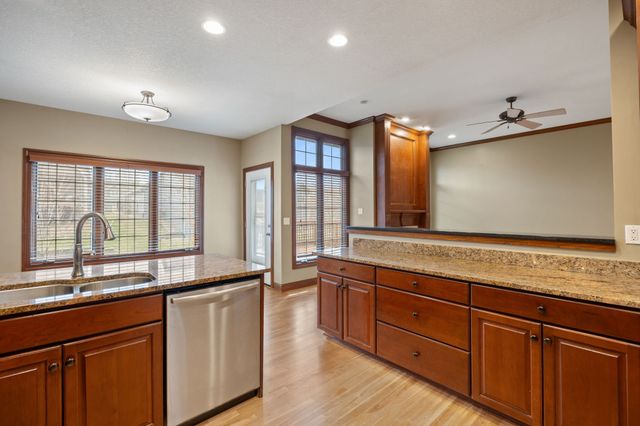 15922 Hammontree Drive, Urbandale, IA 50323