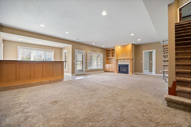 15922 Hammontree Drive, Urbandale, IA 50323