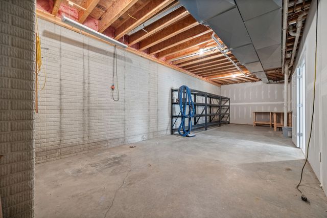 15922 Hammontree Drive, Urbandale, IA 50323