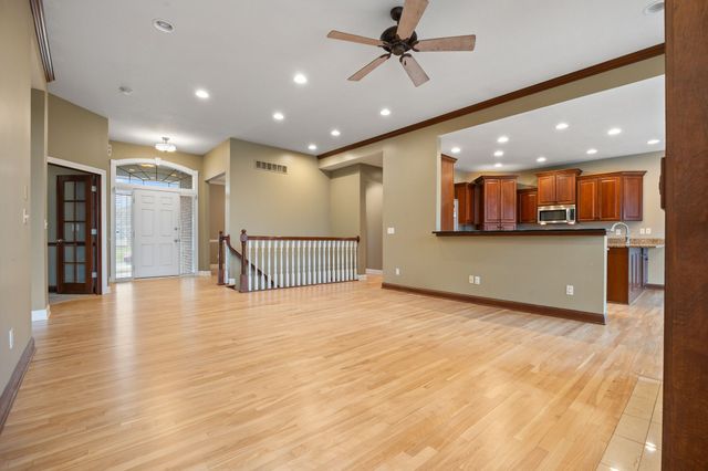 15922 Hammontree Drive, Urbandale, IA 50323