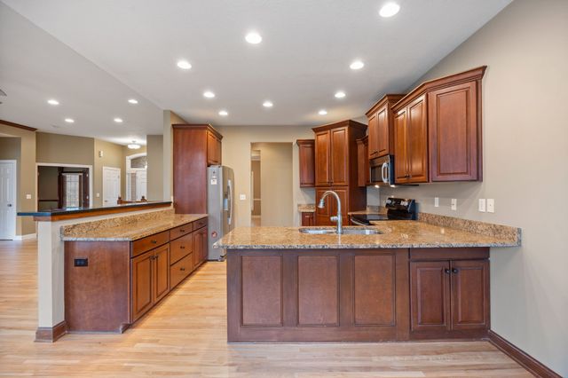 15922 Hammontree Drive, Urbandale, IA 50323