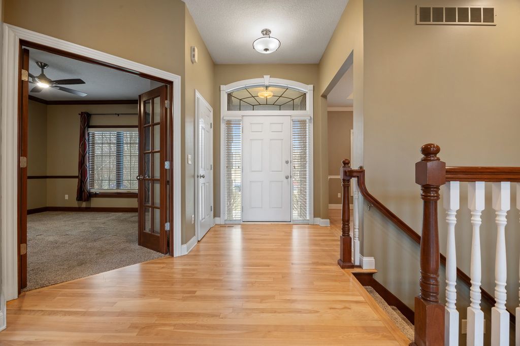 15922 Hammontree Drive, Urbandale, IA 50323