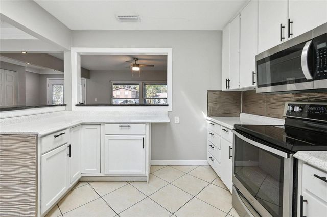 7111 GATEWAY COURT, Tampa, FL 33615