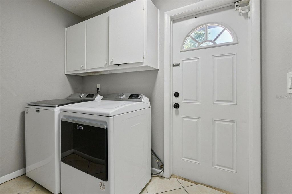 Image 13 of property listing at 7111 GATEWAY COURT, Tampa, FL 33615