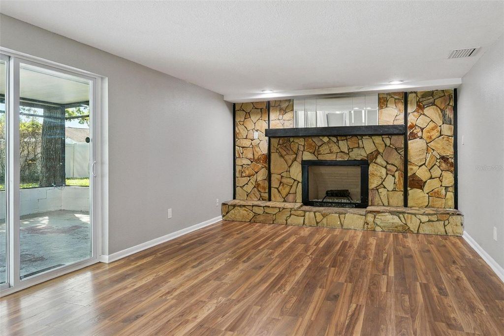 Image 14 of property listing at 7111 GATEWAY COURT, Tampa, FL 33615