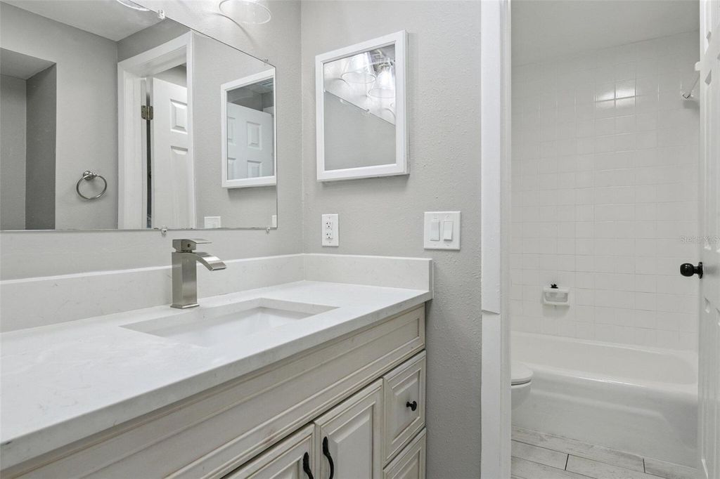 Image 19 of property listing at 7111 GATEWAY COURT, Tampa, FL 33615