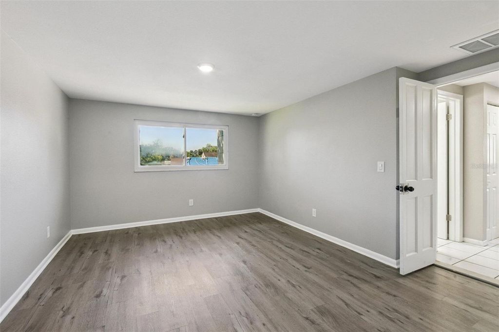 Image 20 of property listing at 7111 GATEWAY COURT, Tampa, FL 33615