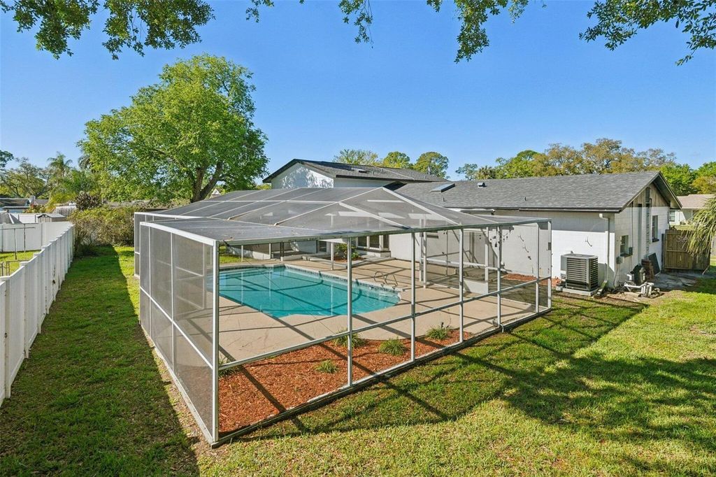 Image 25 of property listing at 7111 GATEWAY COURT, Tampa, FL 33615