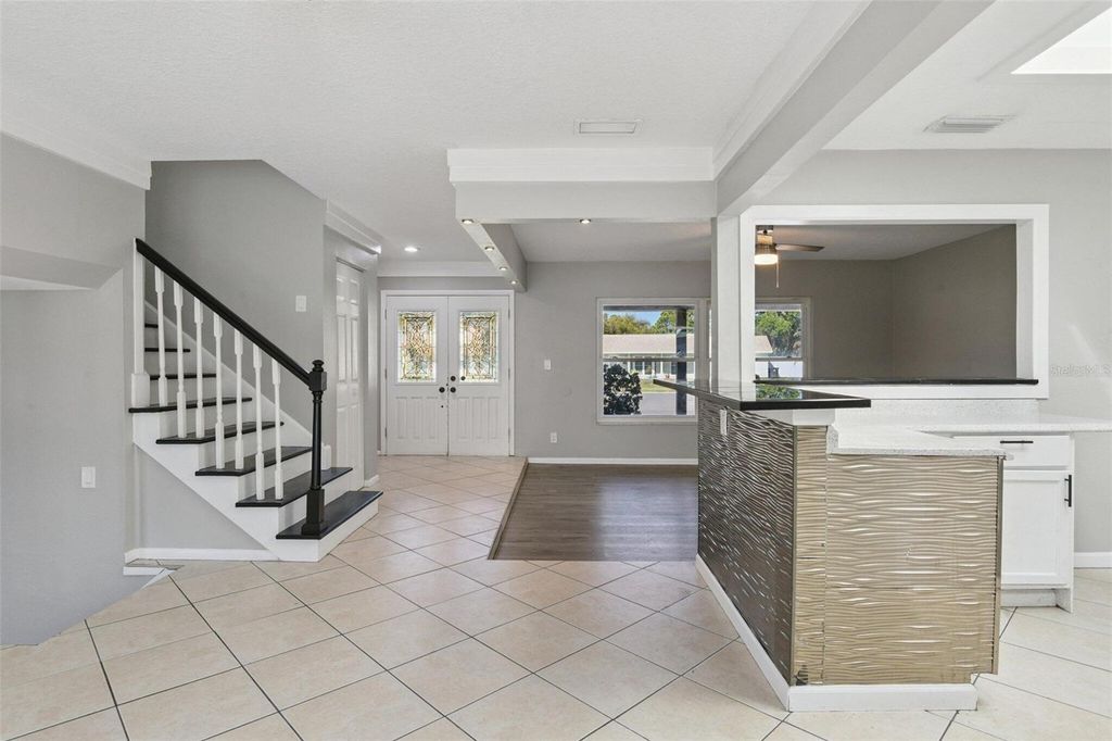 Image 7 of property listing at 7111 GATEWAY COURT, Tampa, FL 33615